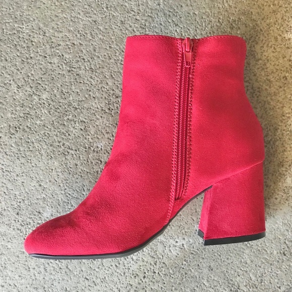 NEW Bamboo Moody Red Faux Suede Ankle BOOTIE - Picture 4 of 6
